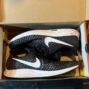 Nike Pegasus Black and White Athletic Sneakers SZ 15
